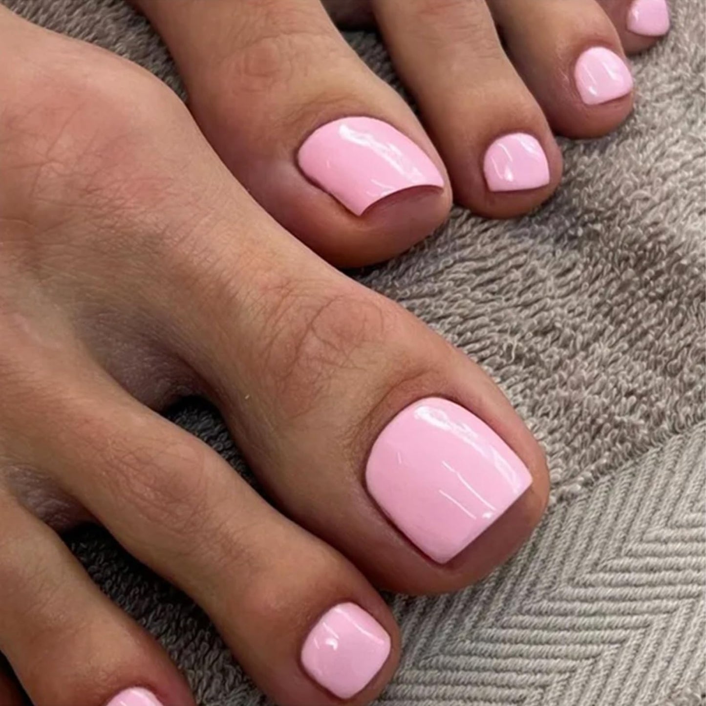 NLFOX French False Toenails - 24pcs Press On Toe Nails - Baby Pink Toe Press On Nails - High Glossy Fake Toe Nail with Glue On - Full Cover Toenail-Tips for Women Nails Art Manicure