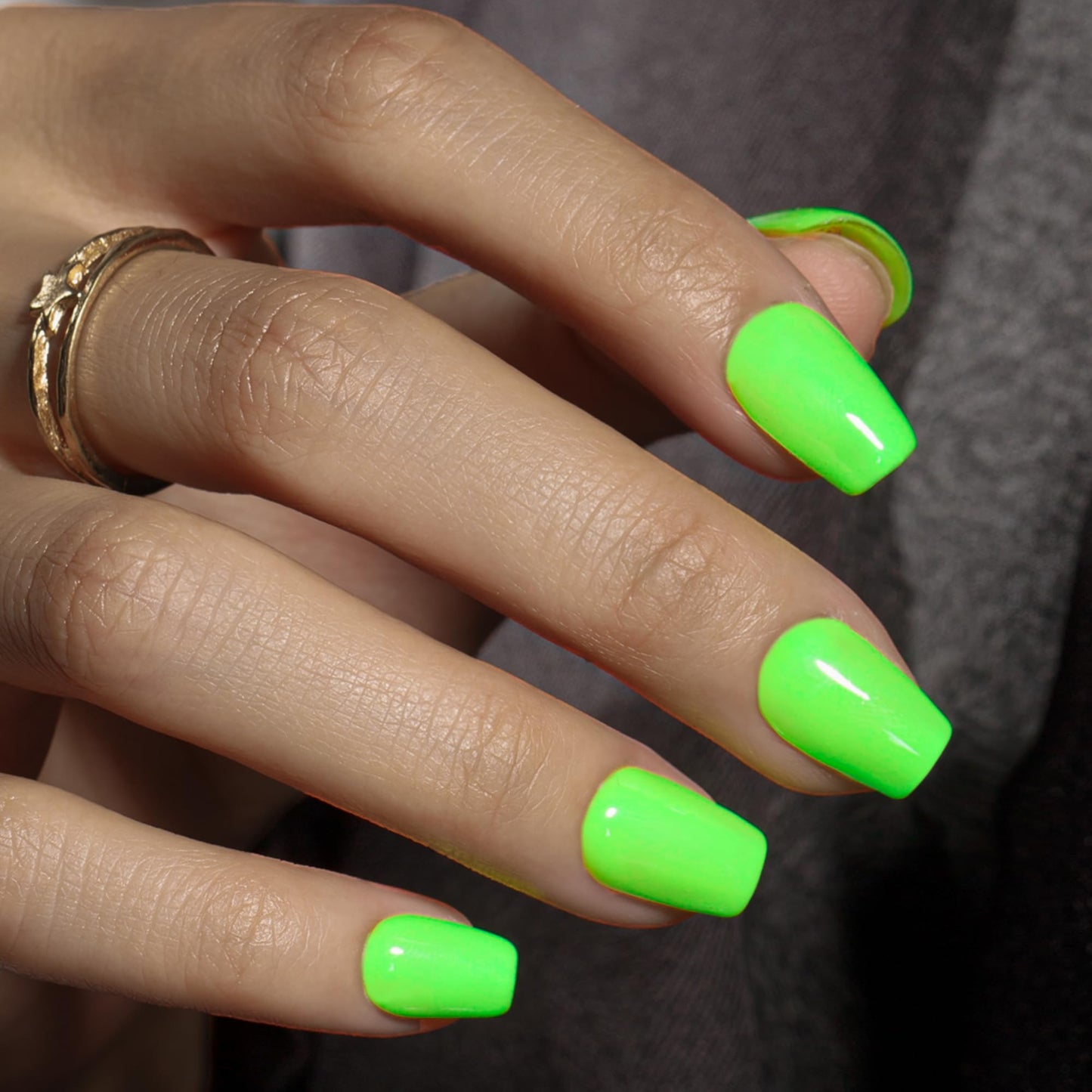 KQueenest Bright Green Press on Nails Short Coffin, Short False Nails, Sheer Light Grass Green Fake Nails Press ons Medium Ballerina, Opaque Reusable Soft Gel Stick on Nail for Women, 30 Pcs