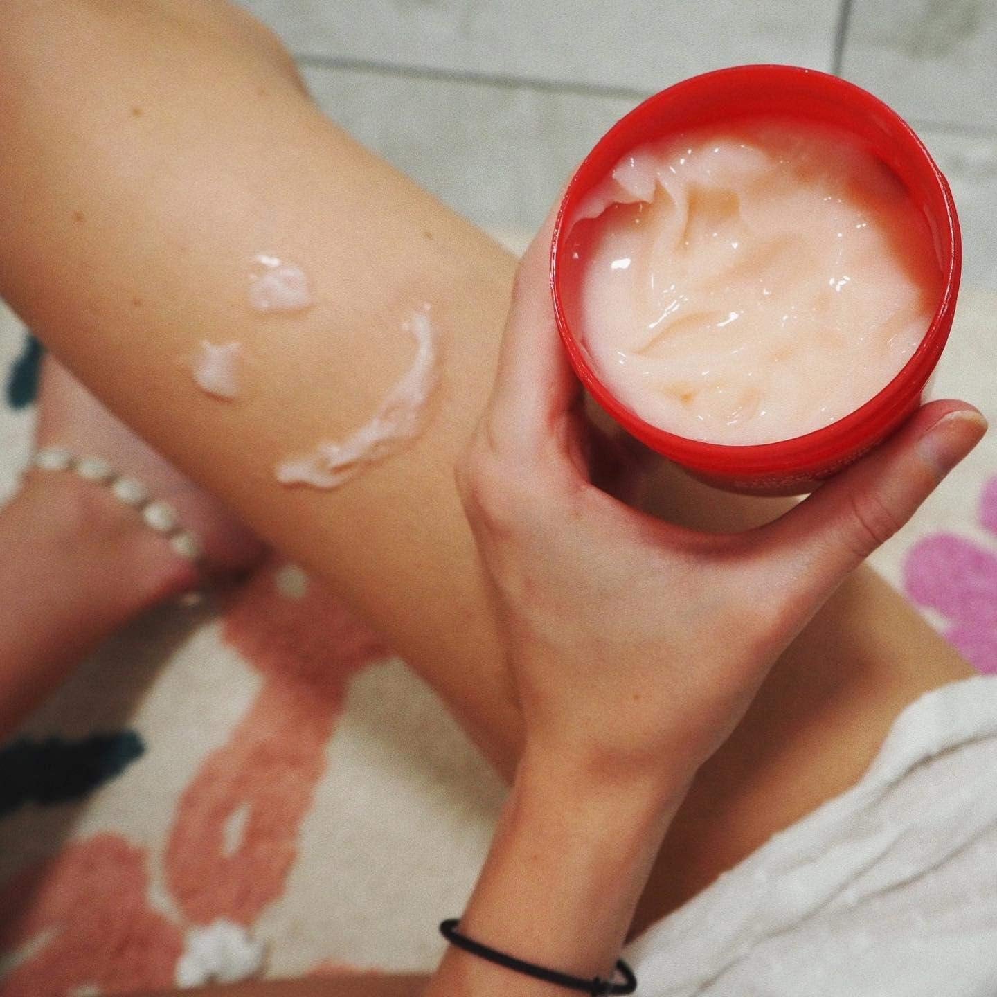 The Body Shop THE BODY SHOP STRAWBERRY BODY YOGURT 200ML