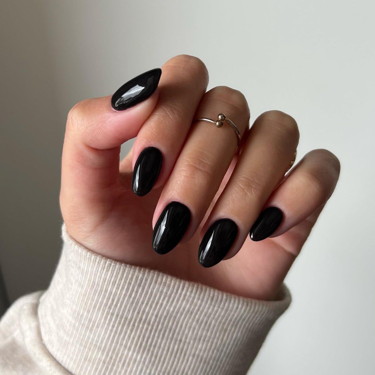 KQueenest Acrylic Press on Nails Short Oval, Black False Nails Short Almond, Glossy Solid Color Round Fake Nails Set, Reusable Natural Gel Stick on Nail for Women Finger Daily Wear 24 Pcs