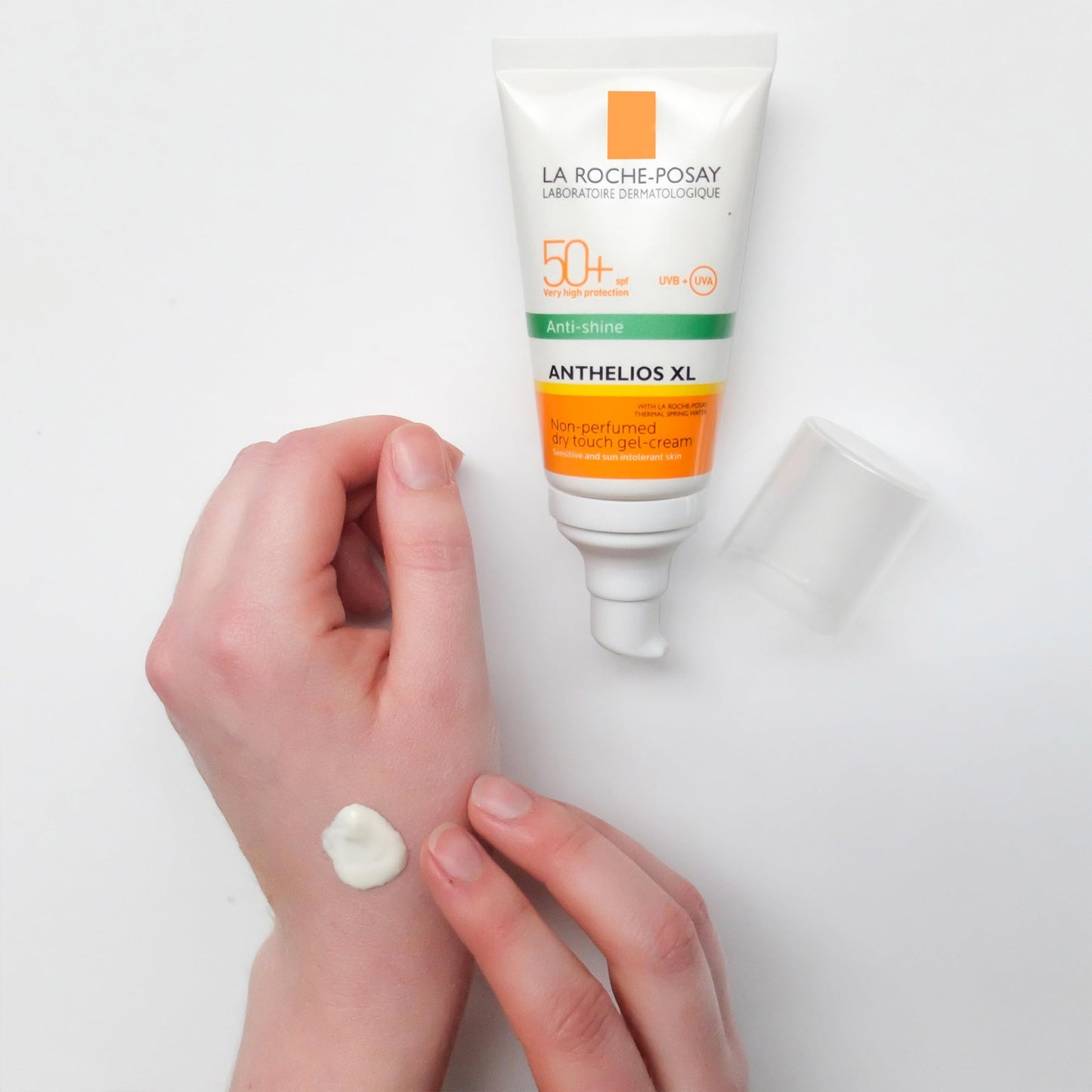 La Roche-Posay ANTHELIOS TOUCHE SEC SP50+T50ML (Packing may vary).