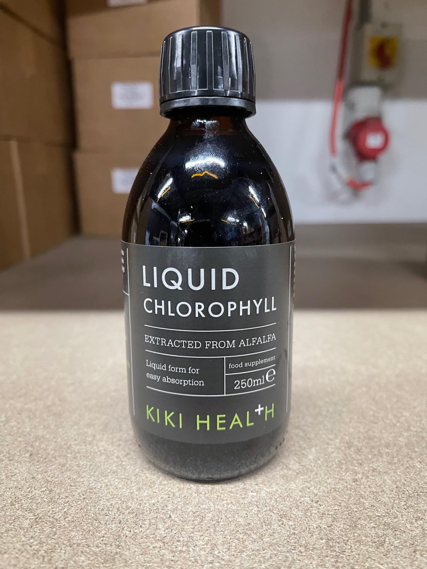 KIKI HEALTH KIKI Health - Liquid Chlorophyll, Extracted from Alfalfa - 100mg Chlorophyll Extract Per Serving - Natural Internal Deodoriser - 100% Natural Ingredients - Vegan Friendly - 250ml