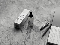 Maneman London Beard Oil | Sandalwood | Non greasy | Moisturises and Conditions Beard |Natural and organic | Argan, Jojoba & Aloe Vera oil Vitamin e | Mens Gift (30mL) (Sandalwood)