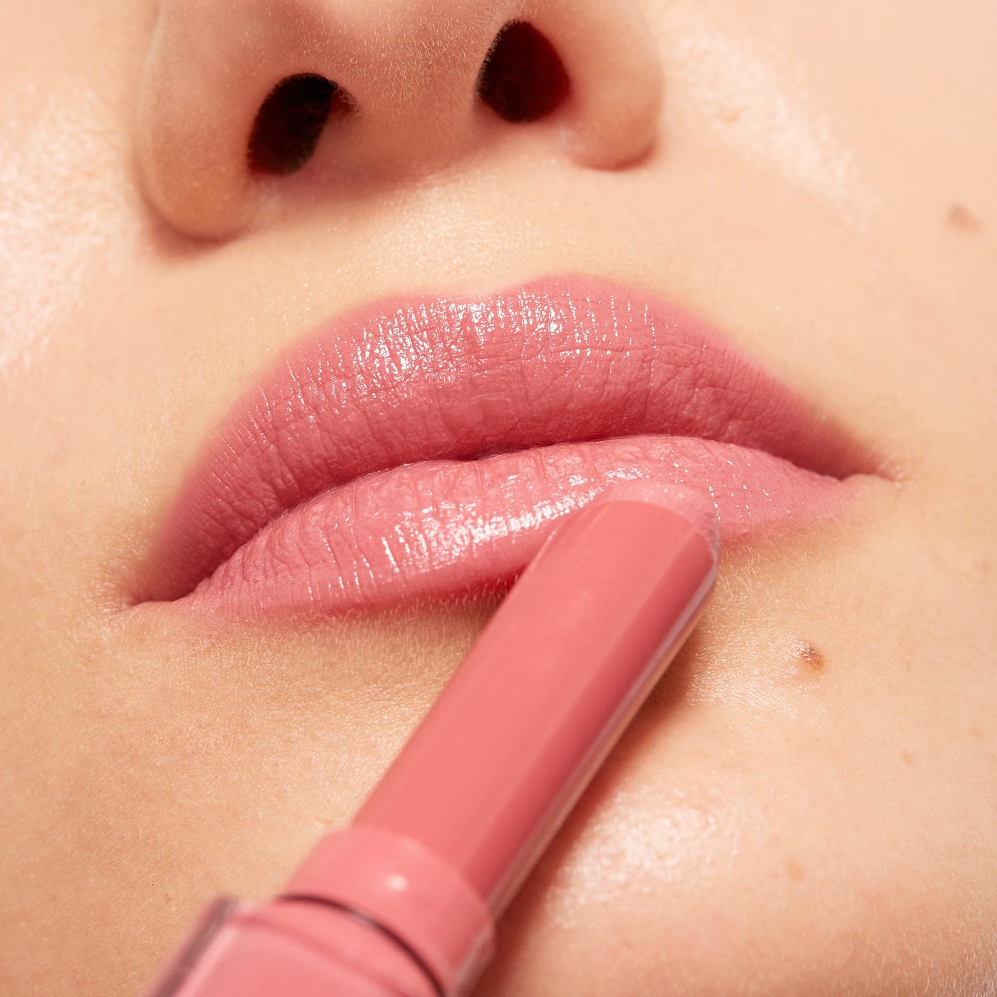 3INA MAKEUP - The Color Lip Glow 362 - Soft Pink Colour Lip Balm with Shea Butter to Moisturise the Lips - Shiny and Glowy Colour Lipstick - Highly Pigmented Lip Colour