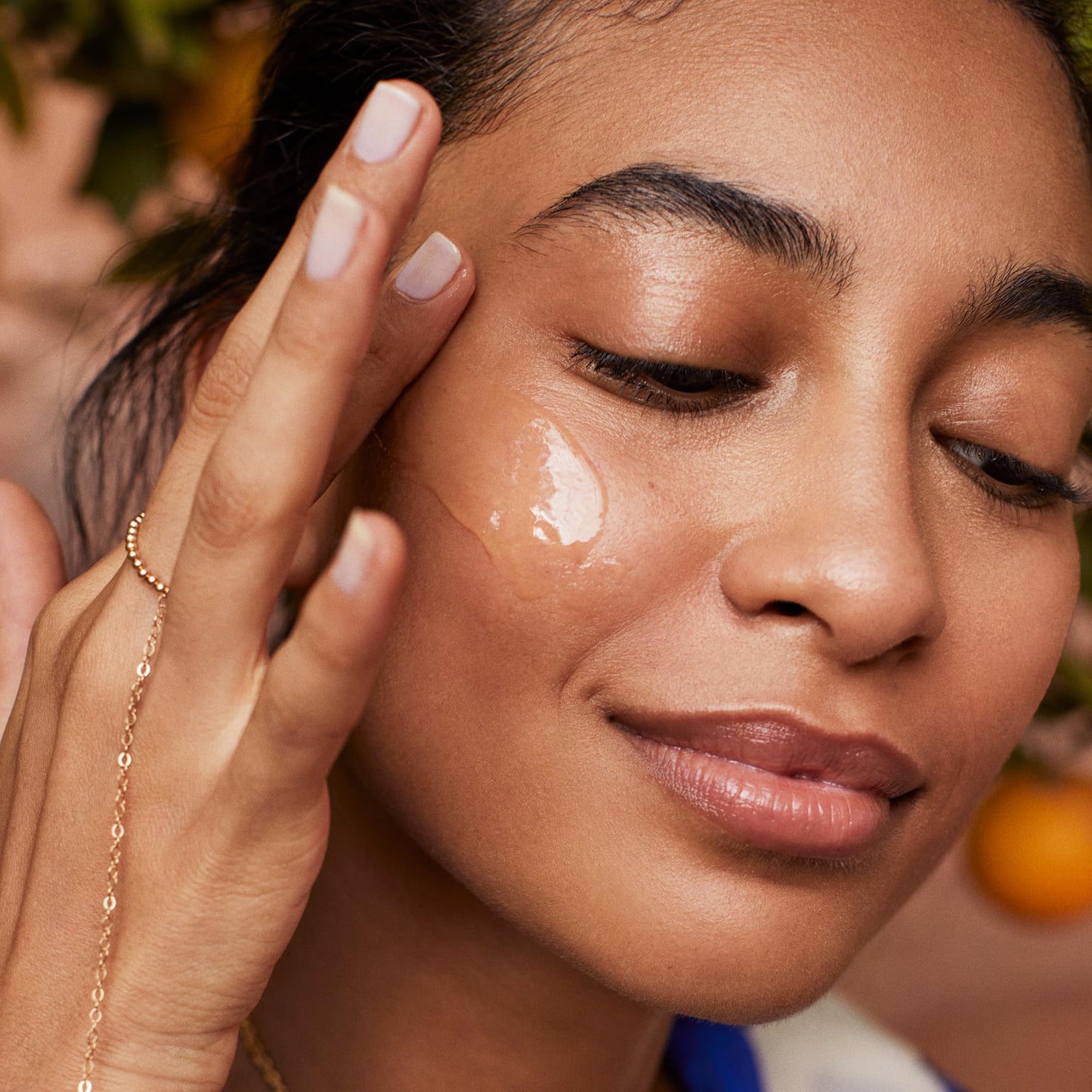 Whind whind Facial Cleanser - Oasis Fresh Vitamin C Face Cleanser with Niacinamide to Hydrate, Brighten and Remove Make Up. Moisturizing Face Wash for Women. All Skin Types, 120ml