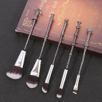 Boyigog 10Pcs Wizard Makeup Brushes Set,3D Silver Handle Metal Wand with Theme Bag,Anime Cosmetic Brushes for Powder Eyeshadow Lips Eyeliner,Portable Makeup Brush Set Gift for Girl Women (Silver)