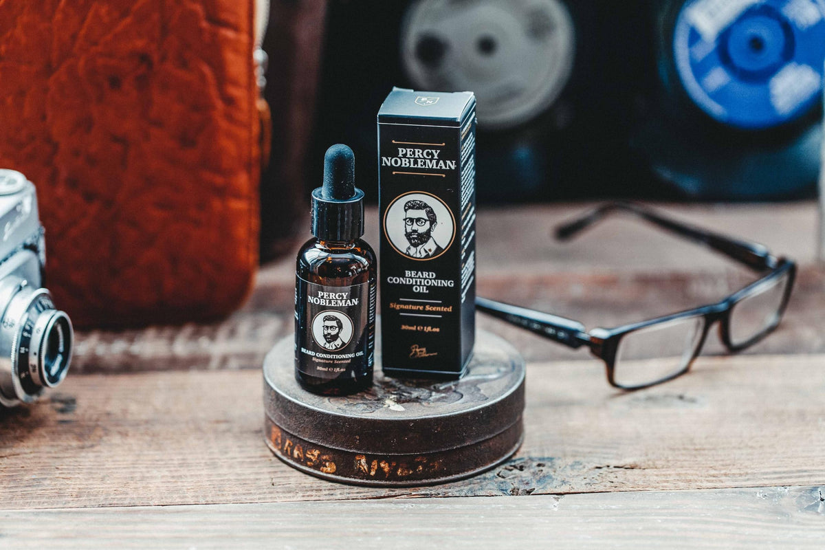Percy Nobleman Beard Oil – 99 % Natural Conditioning & Grooming Oil – Argan, Jojoba, Avocado, Almond & Marula Oils – Vanille Musk Scent – Softens, Nourishes & Tames Coarse Beards (30 ml)