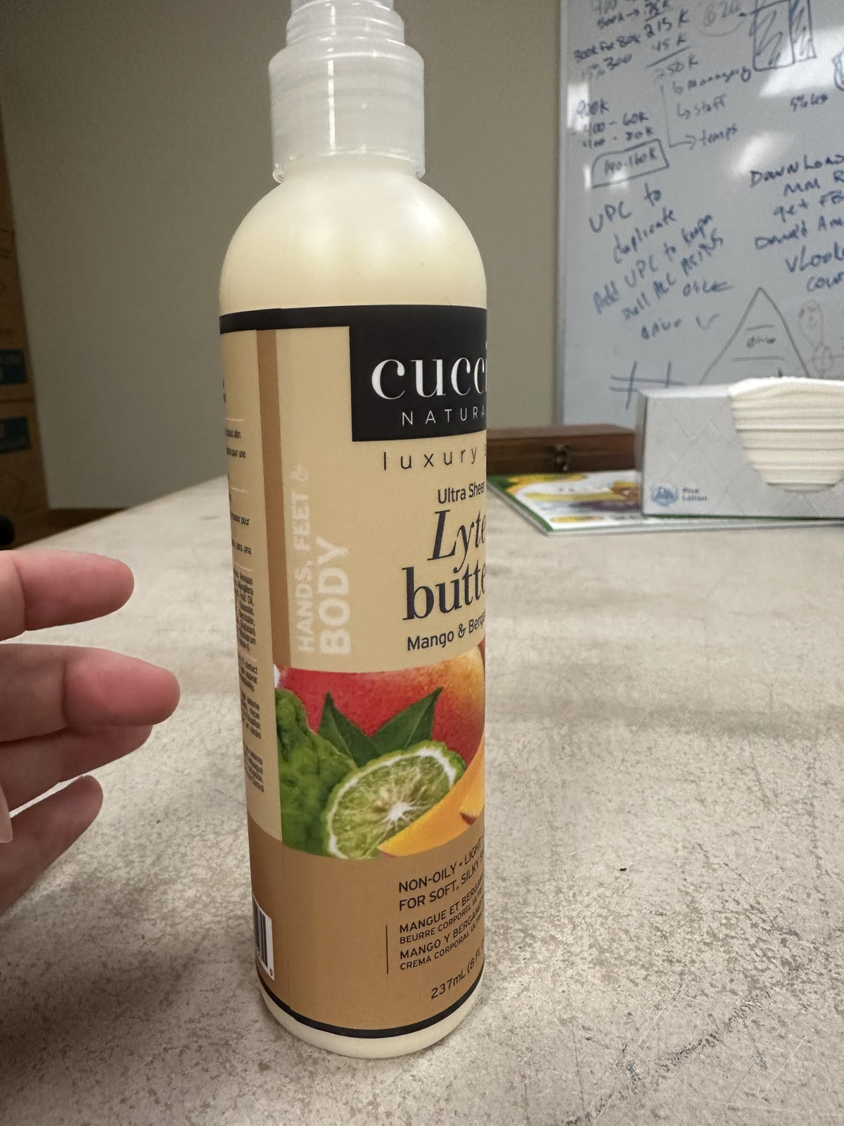 Cuccio CUCCIO - Mango & Bergamot Lyte Lotion 237ml (8oz)