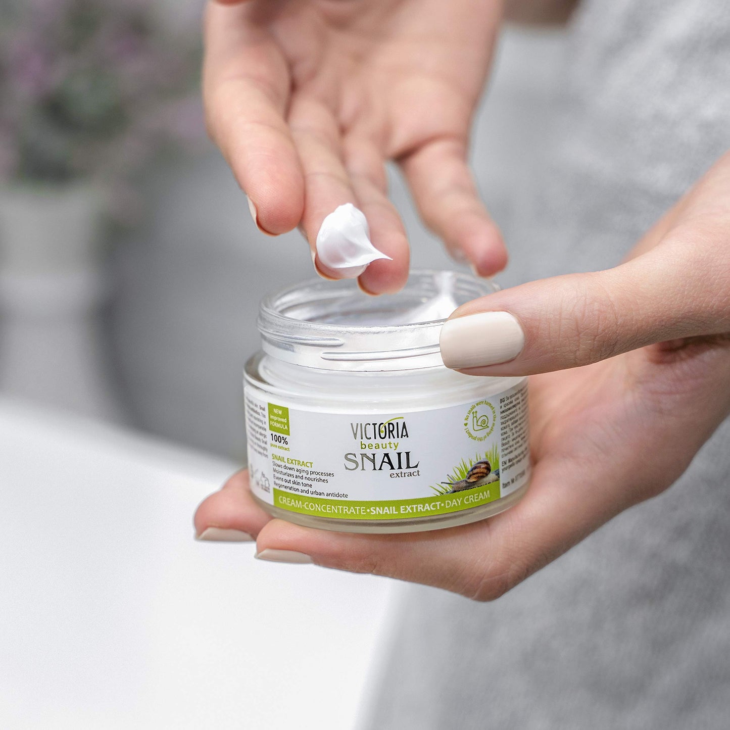 Victoria Beauty Snail Face Cream with Vitamin C and E, Retinol, Hyaluronic Acid and Collagen - Day and Night Anti Wrinkle Moisturiser - 100% Organic Snail Extract, 50ml