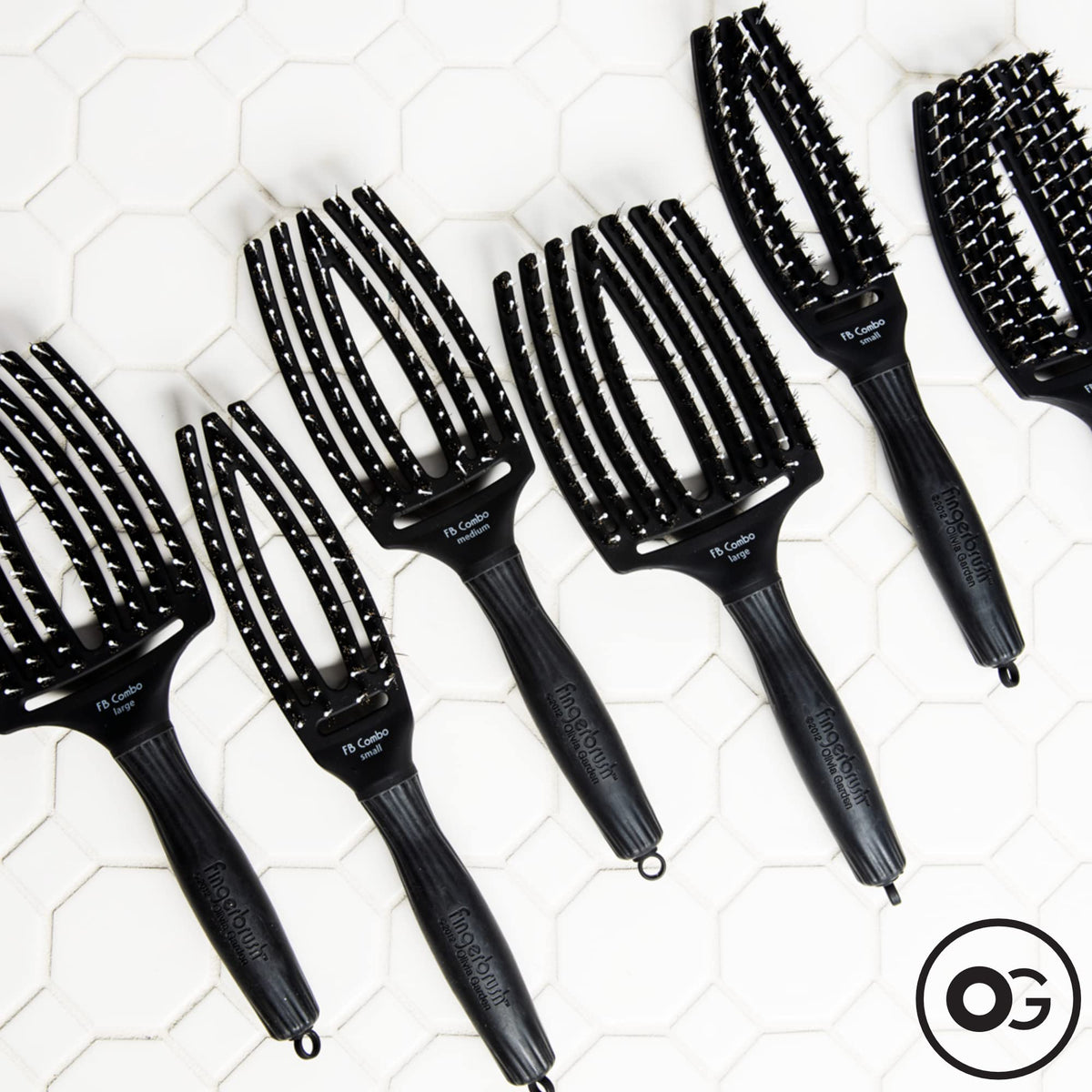 Olivia Garden Fingerbrush Combo Medium - Styling Hair Brush for Dry & Detangled Medium Hair - Curved Head Scalp Massage - Boar & Nylon Bristles for Natural Shine - Fine, Medium & Thick Hair - Black