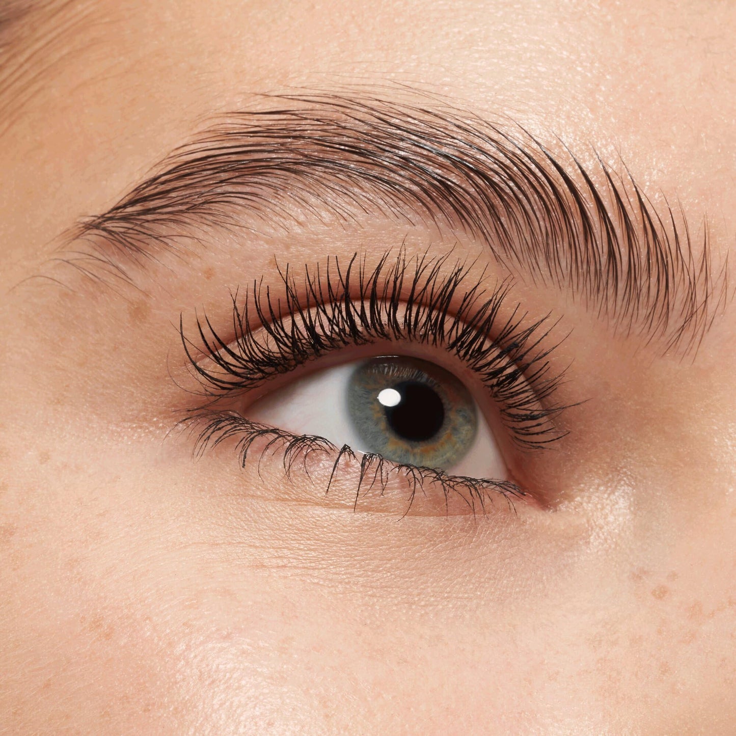 essence Essence all eyes on me waterproof multi effect mascara