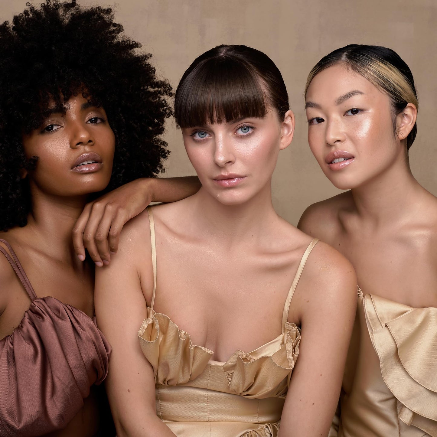 LUNA BY LISA JORDAN LUNA Silk Foundation in BEIGE Shade - Contains Hyaluronic Acid, Vitamin C & A, Aloe Vera, and Shea Butter - Brightening Dewy Foundation Makeup - Hydrating Cream Foundation for Dry Skin