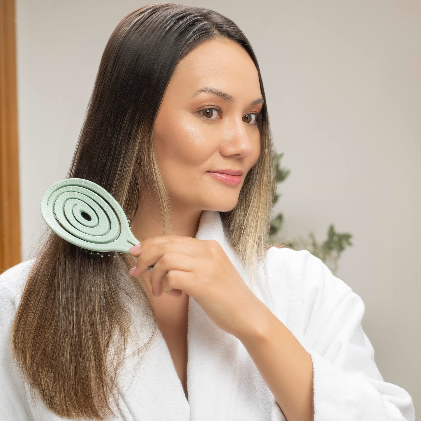Ninabella Organic Detangle Hair Brush for Women, Men & Children - Does not Pull the Hair - Hair Straightening Brushes for Curly, Straight & Wet Hair - Unique Spiral Hairbrush - green
