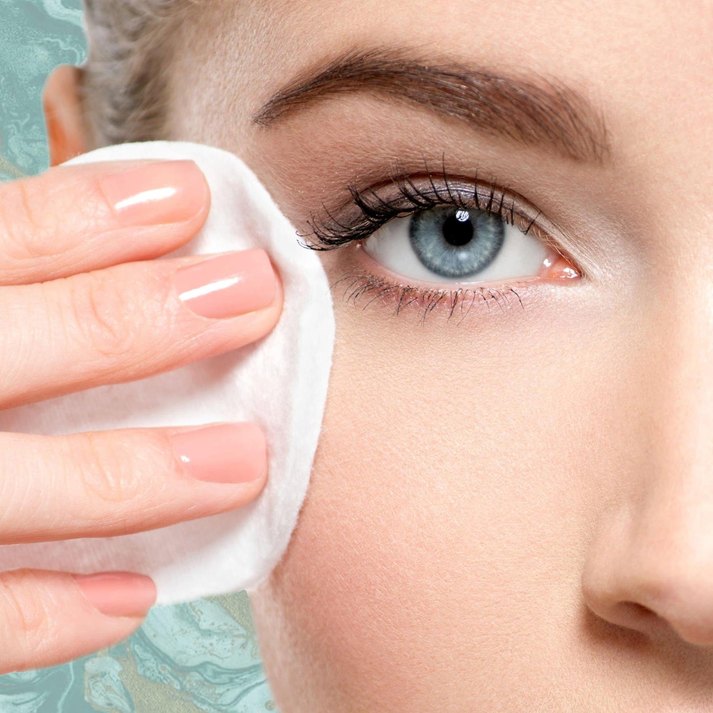 NOVEHA Antimicrobial Eyelid & Lash Wipes | For Itchy, Dry Eyes, Styes & Blepharitis, Gentle & Natural 0.02% Pure Hypochlorous Acid Cleansing Wipes, Hypoallergenic & Soothing For Sensitive Eyes, Pack of 60