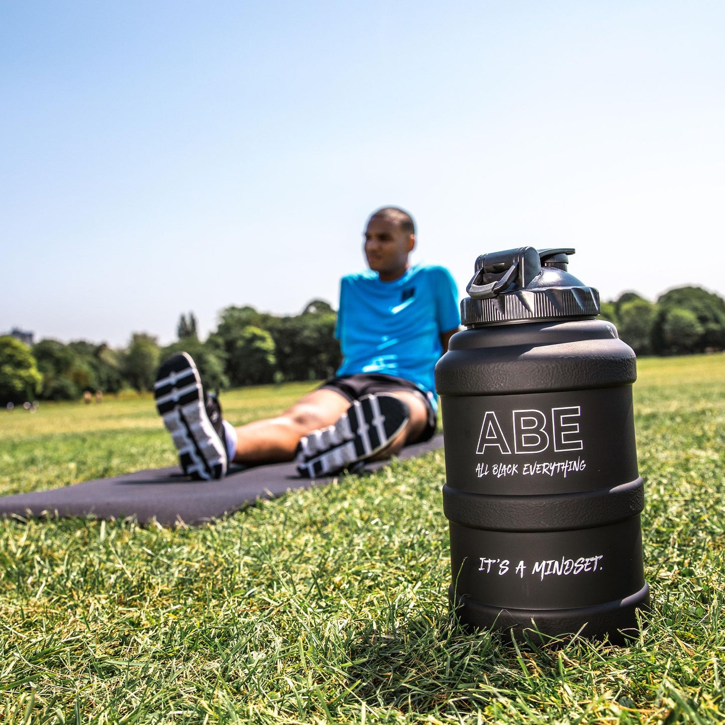 Applied Nutrition Bundle ABE Pre Workout 375g + JUG 2.5 LT Matt Black | All Black Everything Pre Workout Powder, Energy & Physical Performance with Creatine, Beta Alanine (Sour Gummy Bear)