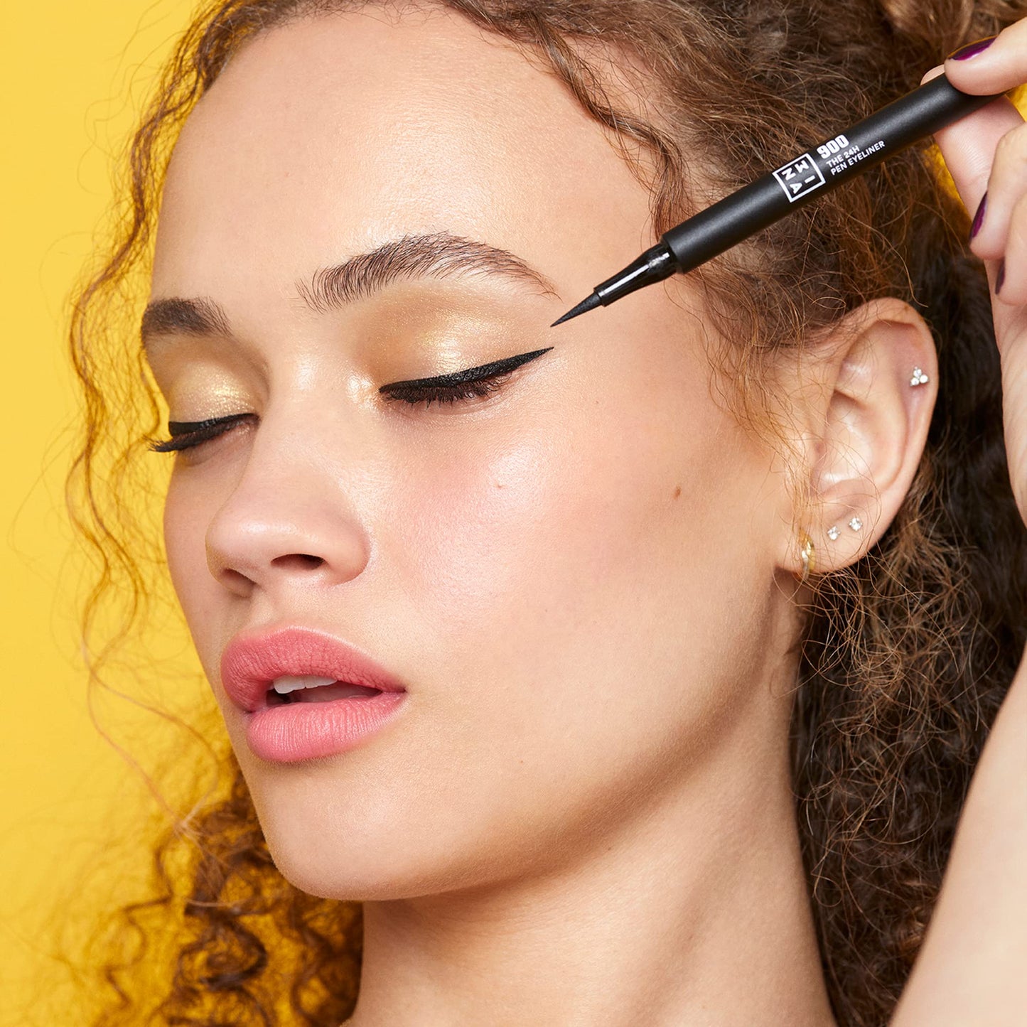 3INA MAKEUP - The 24h Pen Eyeliner 900 - Black Eyeliner 24h Longwear Smudge-Proof Formula for Sensitive Eyes - Ultra Precise Felt Tip Matte Liner - Bold Pigmentation - Vegan - Cruelty Free