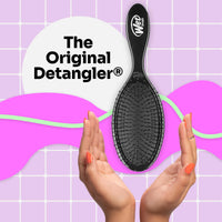 Wet Brush Festive Frosty The Snowman Orginal Detangler. Ultra Soft bristles for all hair types, 1 brush and a scrunchie with every festive brush gift set