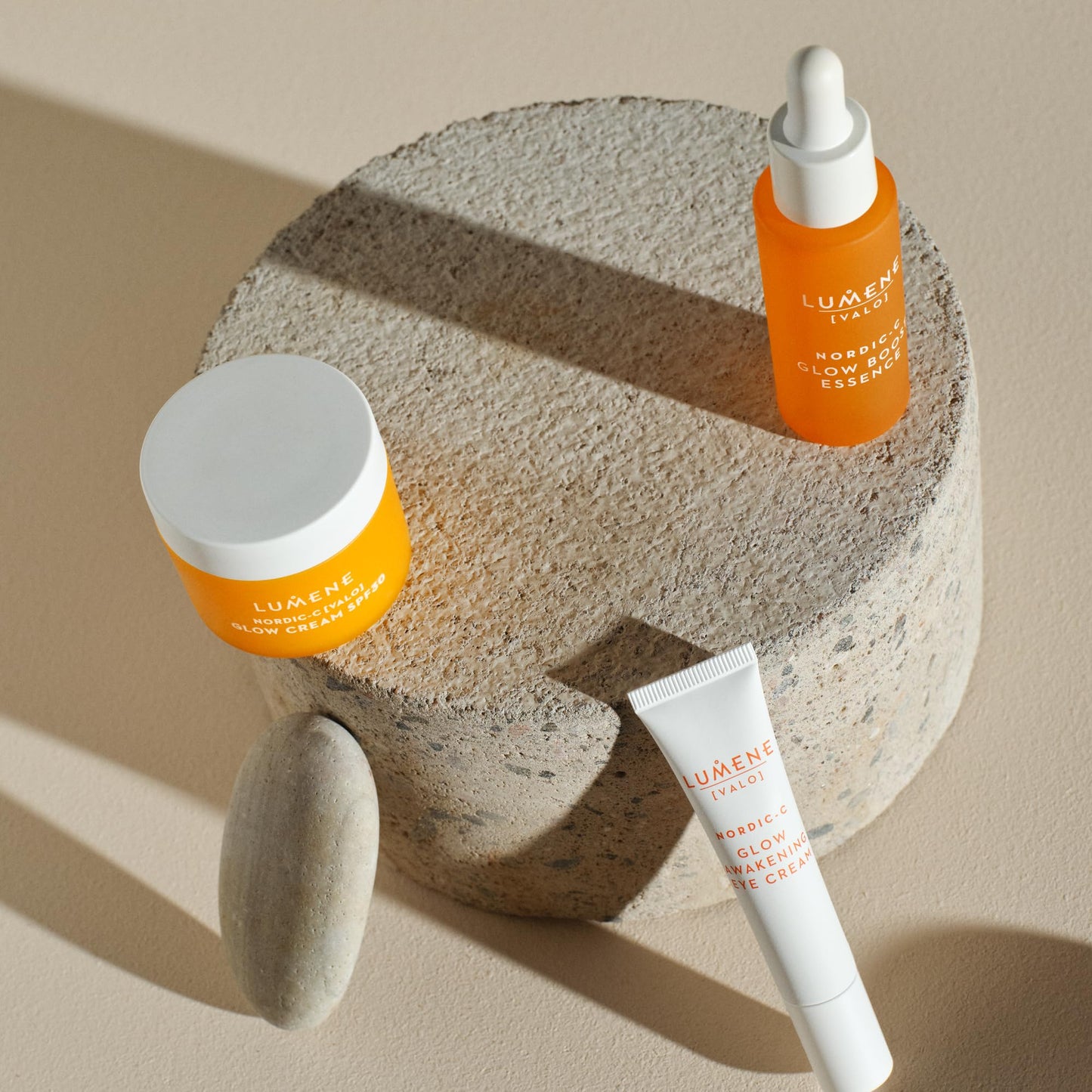 Lumene LUMENE Nordic-C [VALO] Day Cream SPF 15 | Hydrates and Boosts Radiance | Protection Against UVA/UVB | Arctic Cloudberry, Hyaluronic Acid & Vitamin C | Lightweight Daily Moisturizer | Vegan | 50 ml