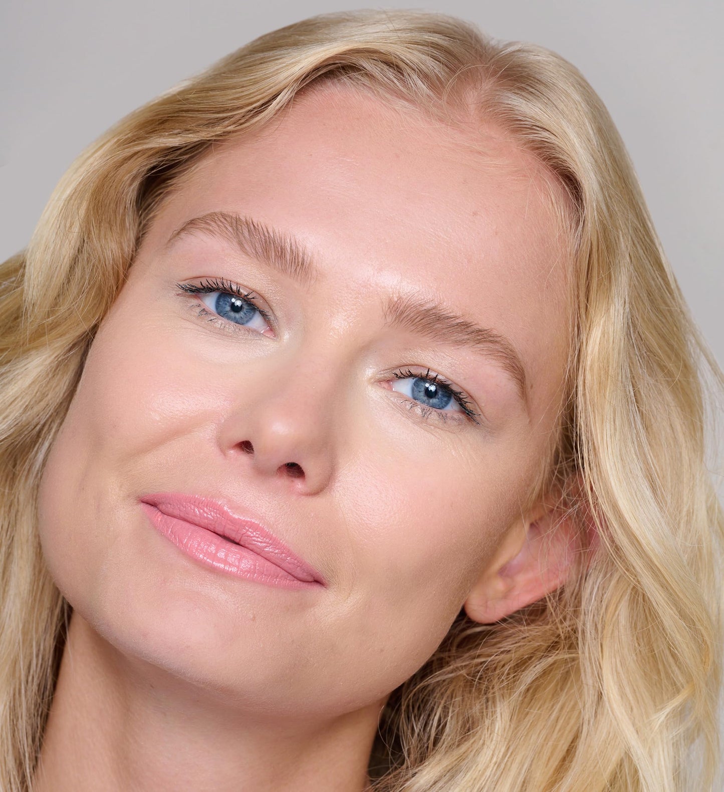 Mii Cosmetics HydraBoost Lip Lover Lipstick, Long Lasting, Packed with Hyaluronic Acid, High Impact Colour, Glossy Luminous Finish, Moisturising Lipstick for Healthy & Plump Lips, Summer Lovin'