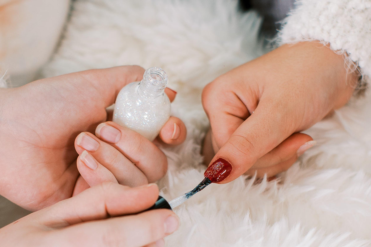 Nail Magic Glitter Top Coat, Vegan, Cruelty Free, 7 Free Formula, Quickly Dries and adds protection to the nail colour, Salon Quality shine & sparkle 0.50 fl oz