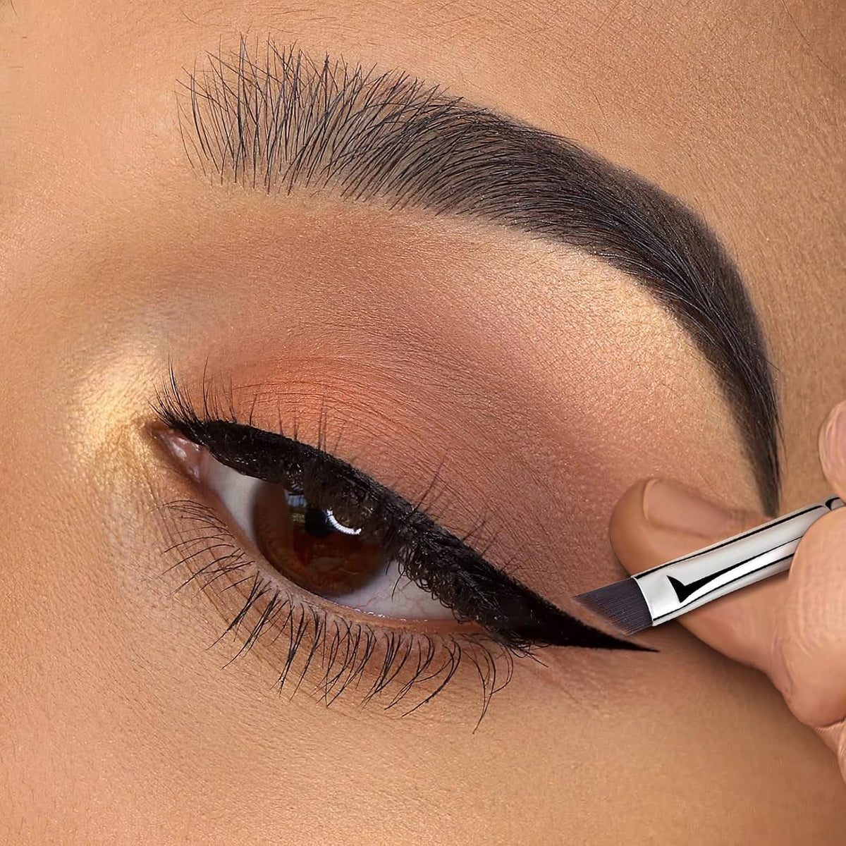 Eyeliner Brush, EIGSHOW Precision Eye Liner Makeup Brushes, Angled Eyeliner Brush,Ultra Thin Slanted Flat Angle, Cruelty-Free Synthetic Bristles,Great for Pros & Beginners (E835)