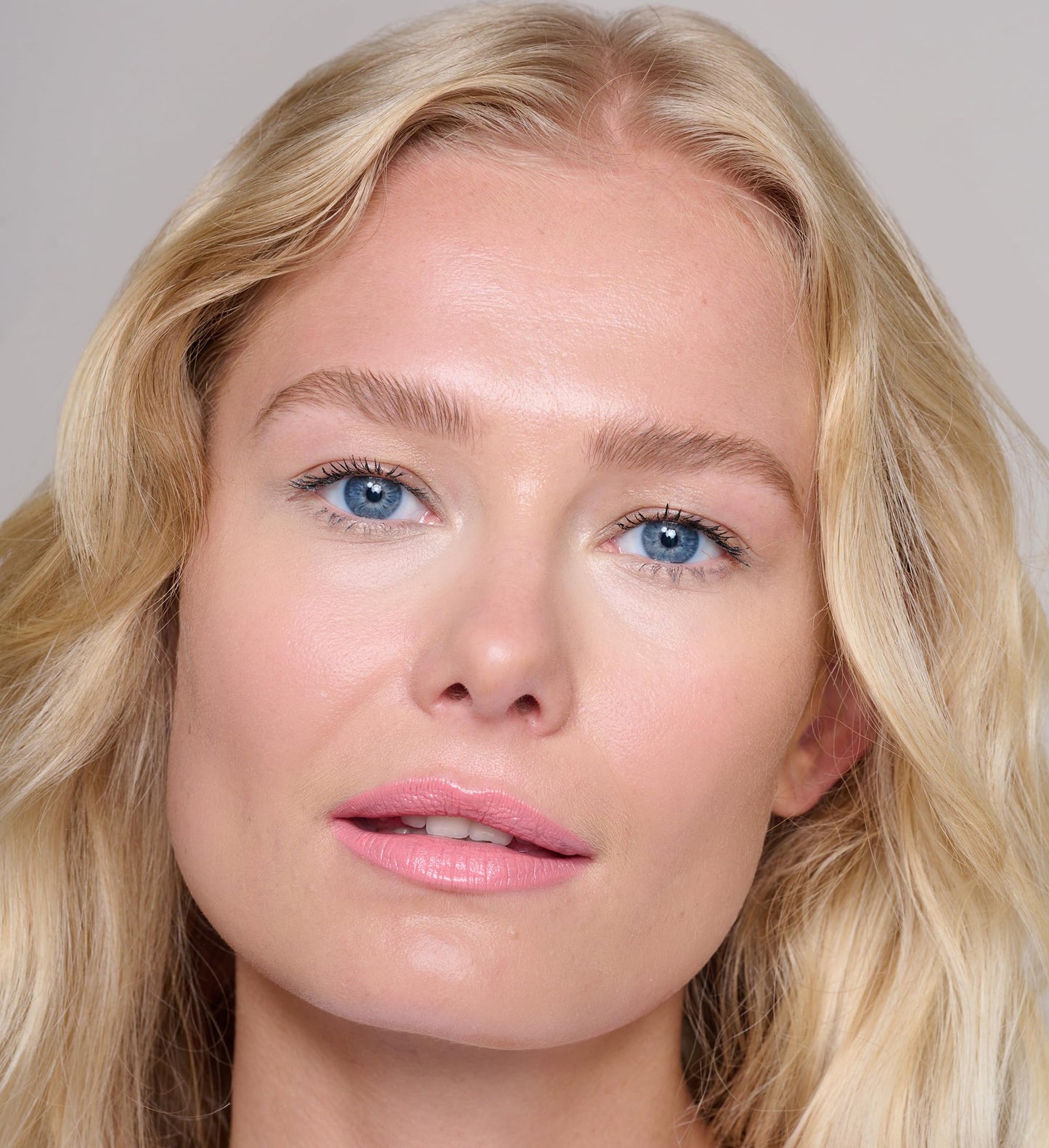 Mii Cosmetics HydraBoost Lip Lover Lipstick, Long Lasting, Packed with Hyaluronic Acid, High Impact Colour, Glossy Luminous Finish, Moisturising Lipstick for Healthy & Plump Lips, Summer Lovin'