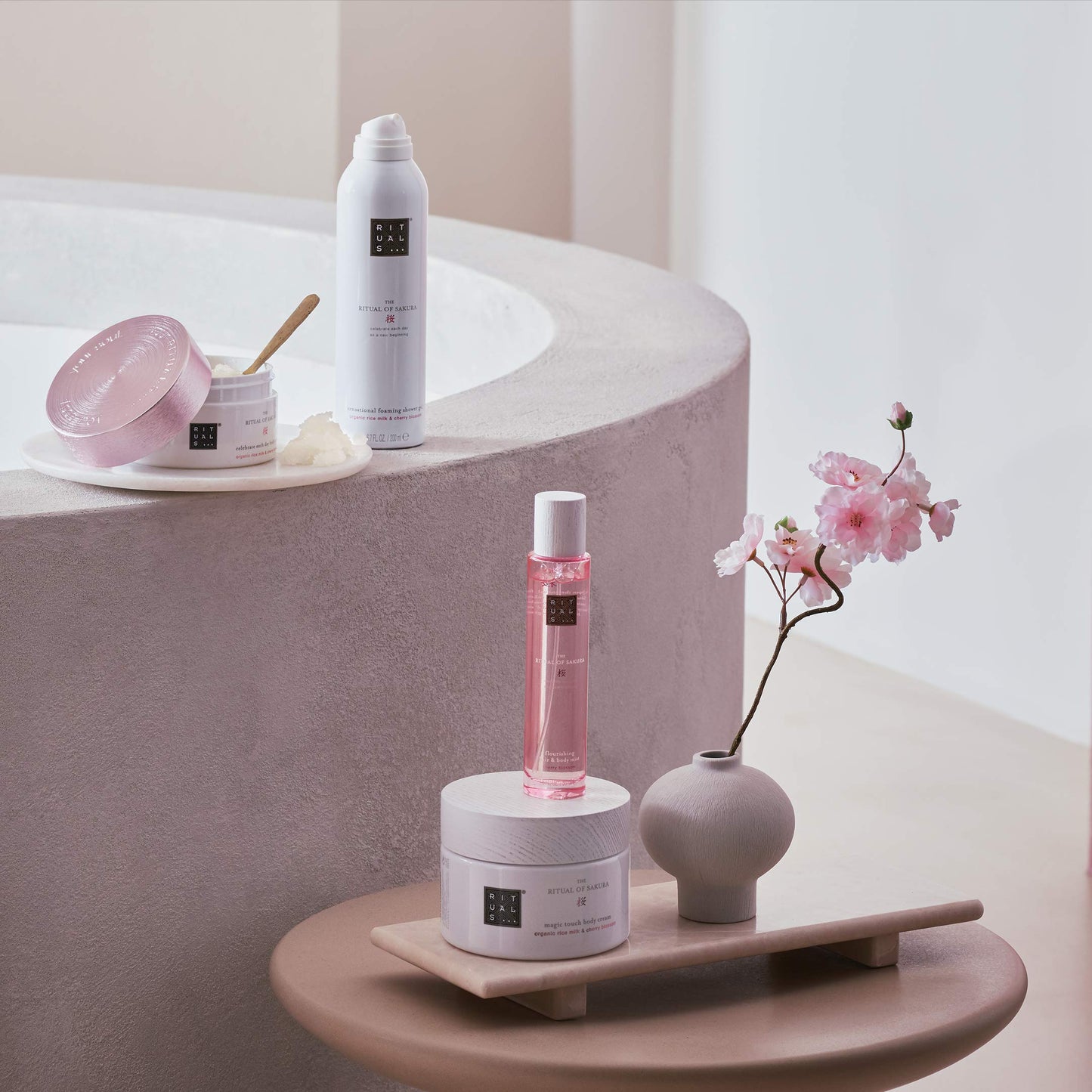 RITUALS Foaming Shower Gel from The Ritual of Sakura, 200 ml - with Rice Milk & Cherry Blossom - Skin Nourishing & Renewing Properties