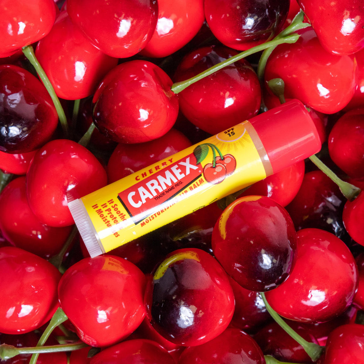 Carmex CARMEX Cherry Moisturising Lip Balm Click Stick for Soft, Protected Lips (4.25g – Pack of 1)