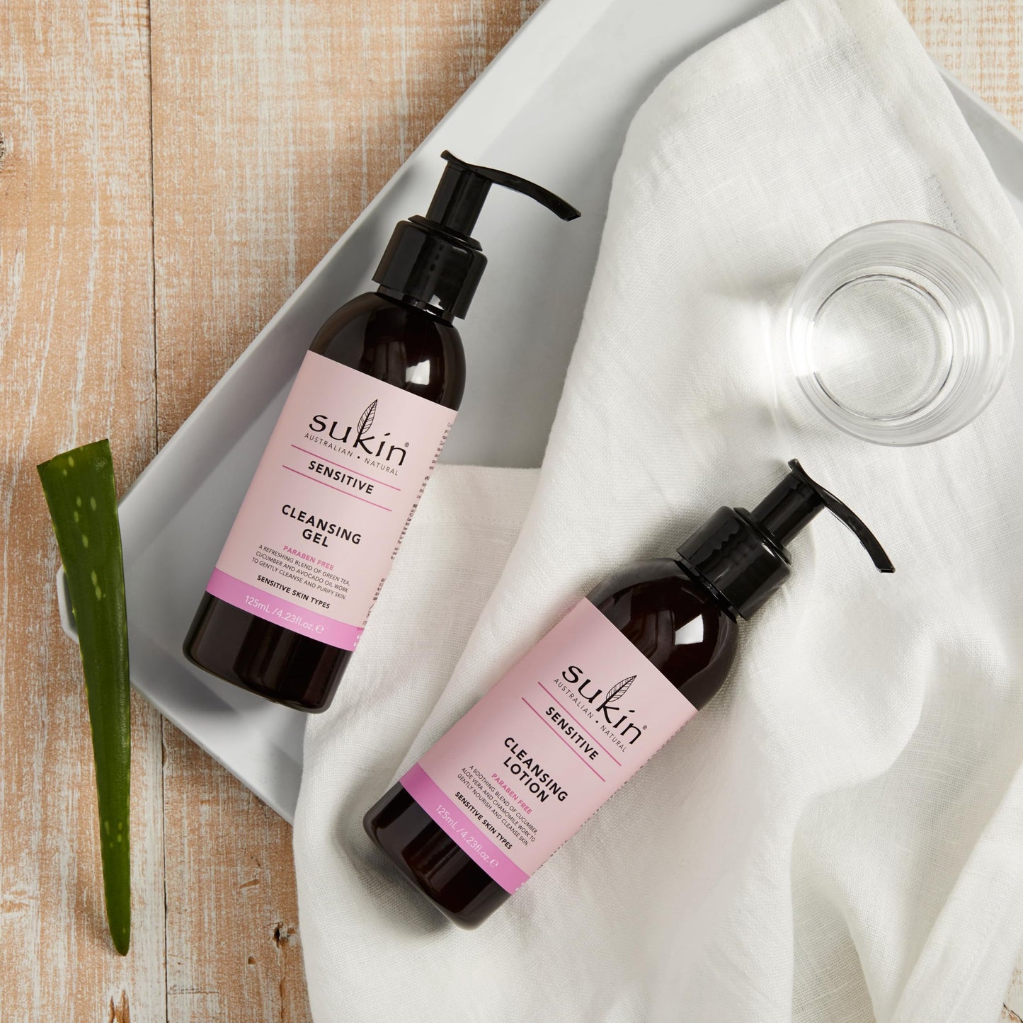 Sukin Sensitive Cleansing Lotion 125ml - with Aloe Vera; cruelty free & vegan friendly - purifies skin by removing make-up and excess oils without stripping delicate skin.