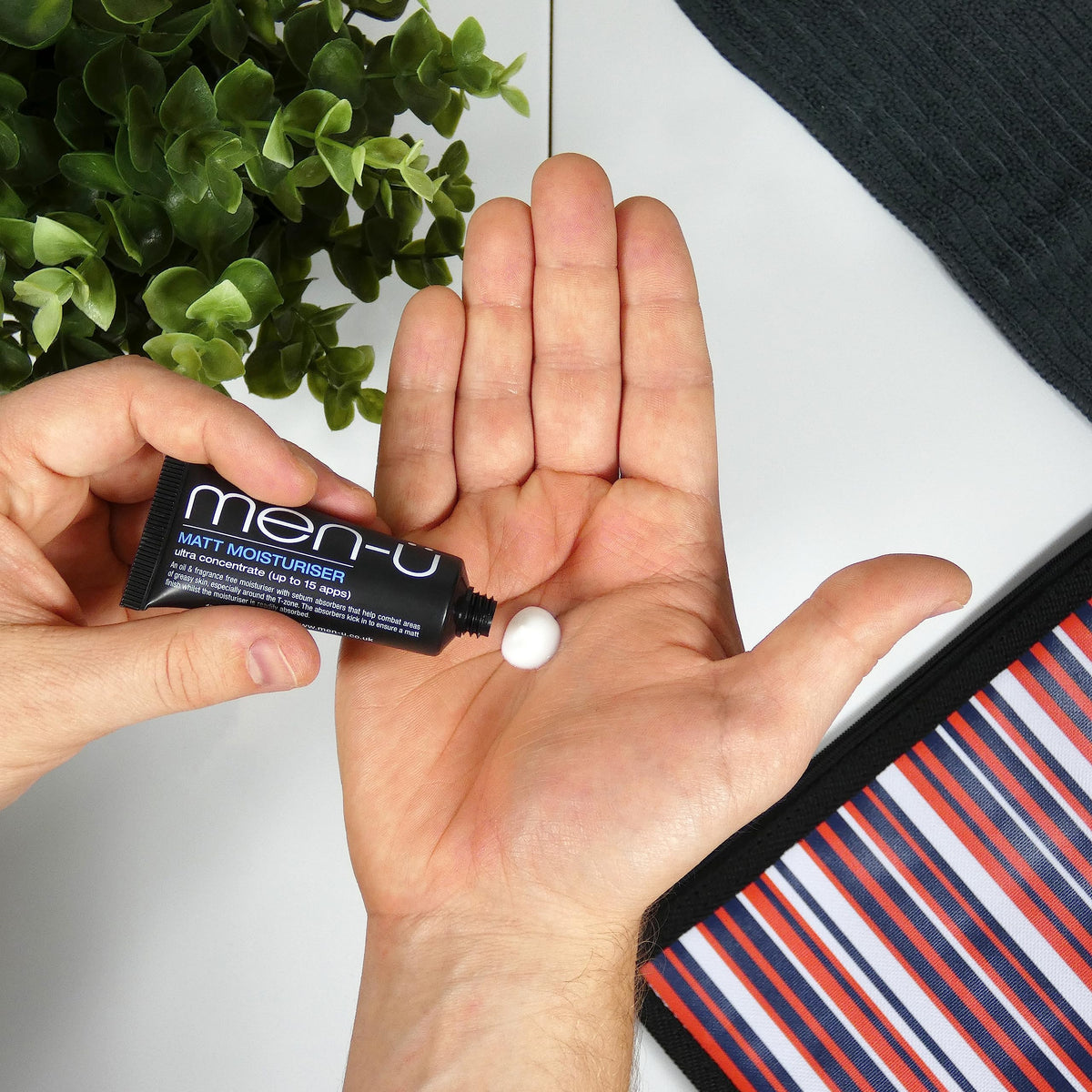 men-ü men-u MATT FACE MOISTURISER BUDDY TUBE 15ml, up to 20 applications, Ultra-Concentrate Mens Moisturiser, Use on the Face and Neck for Matt, Smooth & Firm Surface