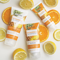 Creightons Vitamin C Superfruits Glow Enzyme Scrub (150 ml) - An Energising and Exfoliating Scrub with Vitamin C, Natural Fruit Acids and Enzymes for Clearer, Radiant Skin