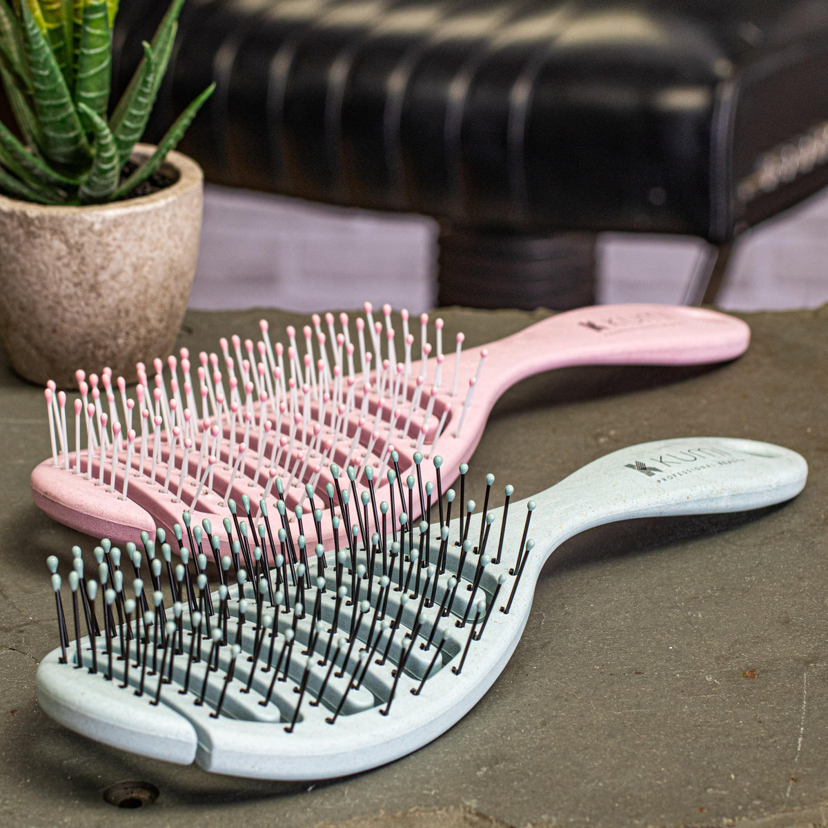 K Kumi Professional Beauty Kumi Blue Detangling Hair Brush - Wheat Straw Derived Anti-Breakage detangling Brush, Flexible Straw Brush for Wet and Dry Hair - Ideal for Home Use - Eco Friendly Hairbrush